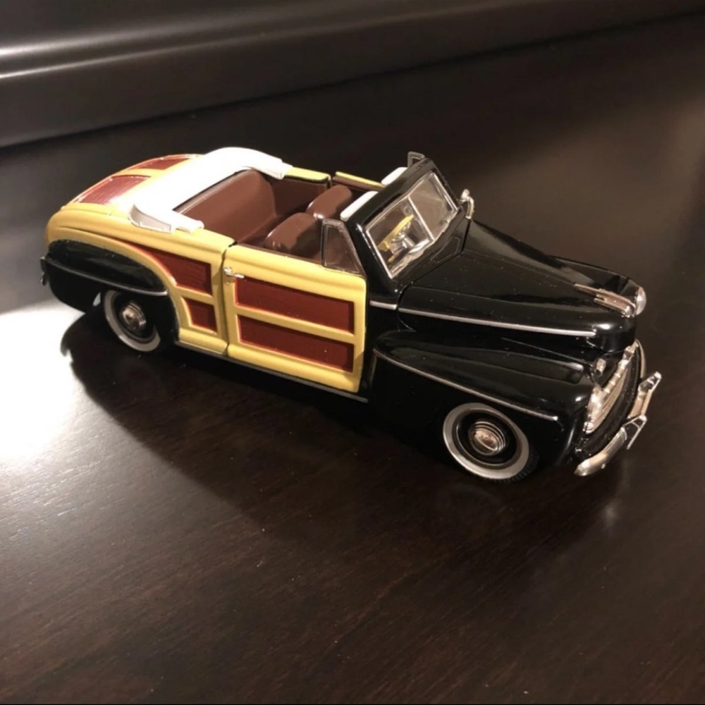 1946 Ford Sportsman Convertible Diecast 1:32 National Motor Museum Mint Case - Picture 2 of 6